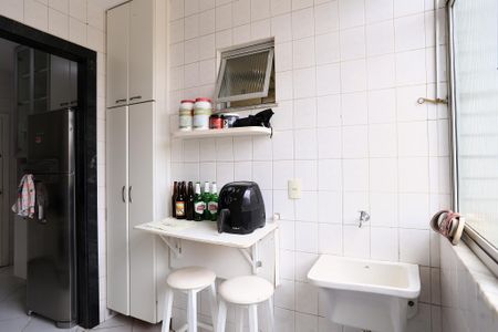 Apartamento à venda com 180m², 3 quartos e 2 vagas Apartamento à venda com 180m², 3 quartos e 2 vagasÁrea de Serviço