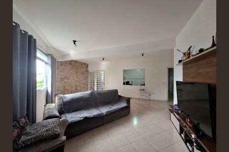 Casa à venda com 331m², 2 quartos e 9 vagas Casa à venda com 331m², 2 quartos e 9 vagasSala
