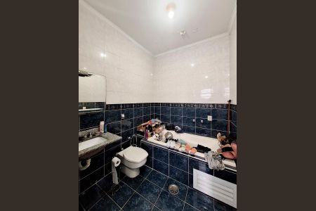 Casa à venda com 331m², 2 quartos e 9 vagas Casa à venda com 331m², 2 quartos e 9 vagasBanheiro