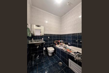 Casa à venda com 331m², 2 quartos e 9 vagas Casa à venda com 331m², 2 quartos e 9 vagasBanheiro