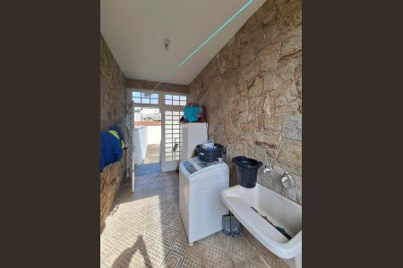 Casa à venda com 331m², 2 quartos e 9 vagas Casa à venda com 331m², 2 quartos e 9 vagasÁrea de Serviço