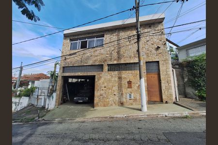 Casa à venda com 331m², 2 quartos e 9 vagas Casa à venda com 331m², 2 quartos e 9 vagasFachada