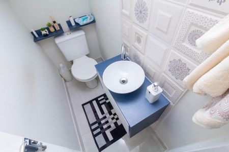 Casa de condomínio à venda com 67m², 2 quartos e 1 vaga Casa de condomínio à venda com 67m², 2 quartos e 1 vagaBanheiro 2