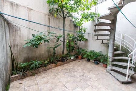 Casa à venda com 164m², 3 quartos e 4 vagas Casa à venda com 164m², 3 quartos e 4 vagasQuintal