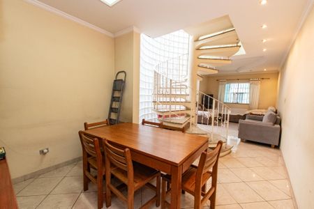 Casa à venda com 164m², 3 quartos e 4 vagas Casa à venda com 164m², 3 quartos e 4 vagasSala de jantar