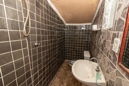 Casa à venda com 164m², 3 quartos e 4 vagas Casa à venda com 164m², 3 quartos e 4 vagasBanheiro da garagem