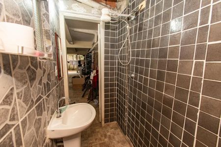 Casa à venda com 164m², 3 quartos e 4 vagas Casa à venda com 164m², 3 quartos e 4 vagasBanheiro da garagem