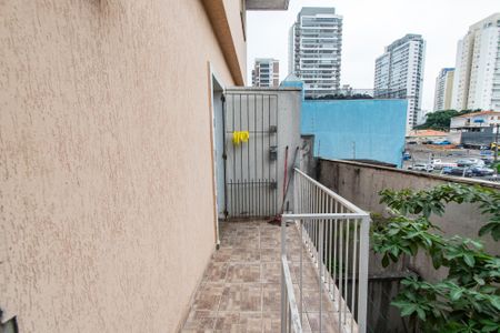 Casa à venda com 164m², 3 quartos e 4 vagas Casa à venda com 164m², 3 quartos e 4 vagasVaranda da cozinha