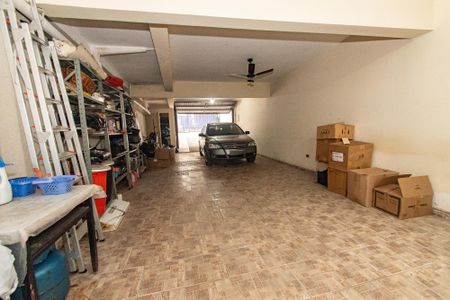 Casa à venda com 164m², 3 quartos e 4 vagas Casa à venda com 164m², 3 quartos e 4 vagasGaragem