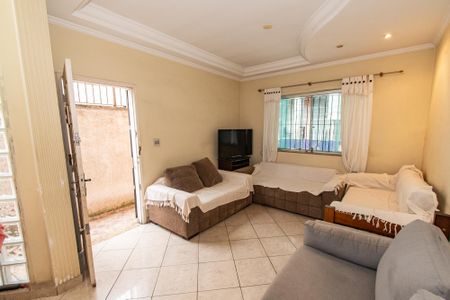 Casa à venda com 164m², 3 quartos e 4 vagas Casa à venda com 164m², 3 quartos e 4 vagasSala