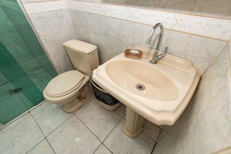 Casa à venda com 164m², 3 quartos e 4 vagas Casa à venda com 164m², 3 quartos e 4 vagasBanheiro