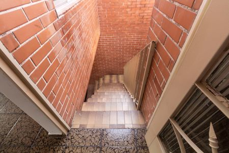 Casa para alugar com 100m², 2 quartos e 1 vagaEscada Externa