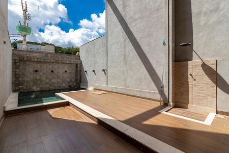 Apartamento à venda com 28m², 1 quarto e sem vaga Apartamento à venda com 28m², 1 quarto e sem vagaÁrea comum - Piscina