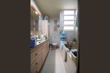 Apartamento à venda com 240m², 5 quartos e 1 vaga Banheiro Suíte 2