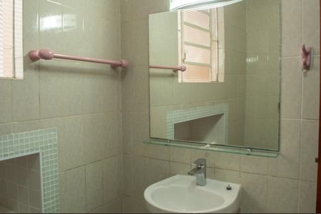 Casa para alugar com 180m², 2 quartos e sem vaga Casa para alugar com 180m², 2 quartos e sem vagaBanheiro da Suíte 1