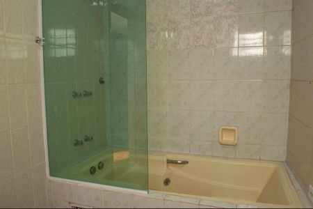 Casa para alugar com 180m², 2 quartos e sem vaga Casa para alugar com 180m², 2 quartos e sem vagaBanheiro da Suíte 2