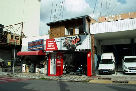 Casa para alugar com 180m², 2 quartos e sem vaga Casa para alugar com 180m², 2 quartos e sem vagaFachada