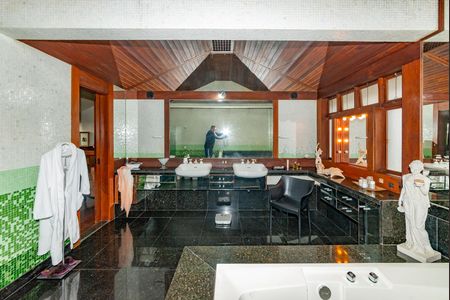 Casa à venda com 435m², 4 quartos e 4 vagasBanheiro da Suíte 1