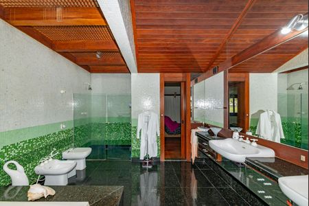 Casa à venda com 435m², 4 quartos e 4 vagasBanheiro da Suíte 1