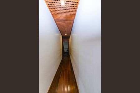 Casa à venda com 435m², 4 quartos e 4 vagasCorredor