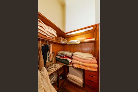 Casa à venda com 435m², 4 quartos e 4 vagasCloset da suíte 1