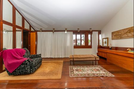 Casa à venda com 435m², 4 quartos e 4 vagasSuíte 1