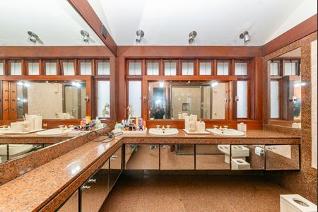 Casa à venda com 435m², 4 quartos e 4 vagasBanheiro Social