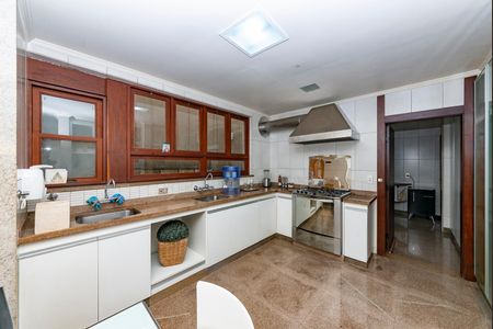 Casa à venda com 435m², 4 quartos e 4 vagasCozinha