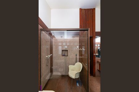 Casa à venda com 435m², 4 quartos e 4 vagasBanheiro Social