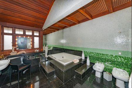 Casa à venda com 435m², 4 quartos e 4 vagasBanheiro da Suíte 1