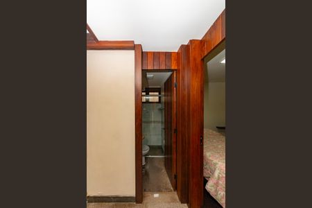 Casa à venda com 435m², 4 quartos e 4 vagasBanheiro de serviço