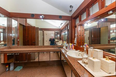 Casa à venda com 435m², 4 quartos e 4 vagasBanheiro Social