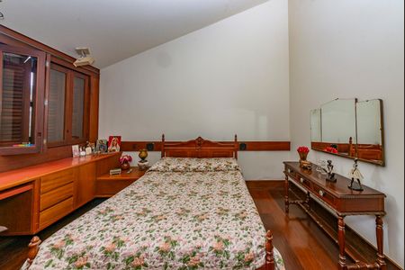 Casa à venda com 435m², 4 quartos e 4 vagasSuíte 2