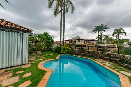 Casa à venda com 435m², 4 quartos e 4 vagasPiscina