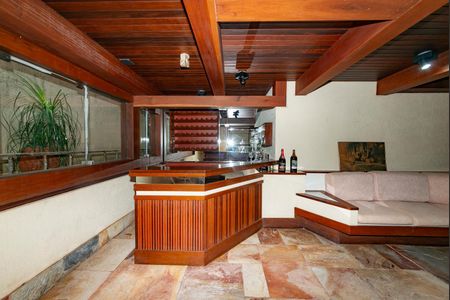 Casa à venda com 435m², 4 quartos e 4 vagas Adega