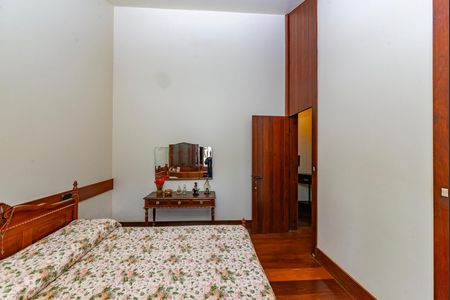 Casa à venda com 435m², 4 quartos e 4 vagasSuíte 2