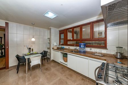 Casa à venda com 435m², 4 quartos e 4 vagasCozinha