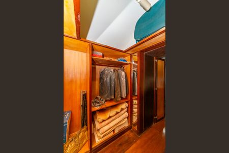 Casa à venda com 435m², 4 quartos e 4 vagasCloset da suíte 1