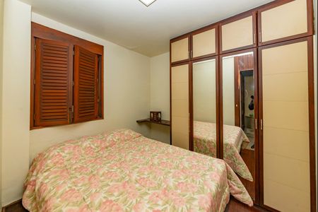 Casa à venda com 435m², 4 quartos e 4 vagasQuarto de Serviço 2