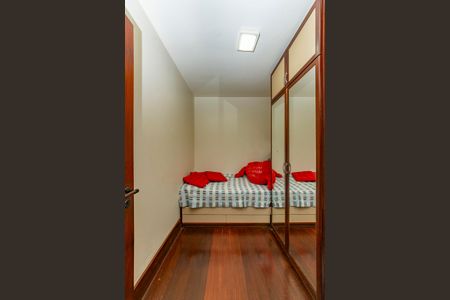 Casa à venda com 435m², 4 quartos e 4 vagasQuarto de Serviço 1