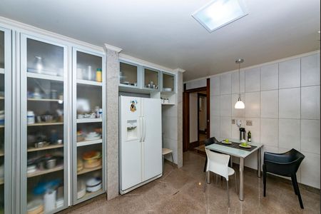 Casa à venda com 435m², 4 quartos e 4 vagasCozinha