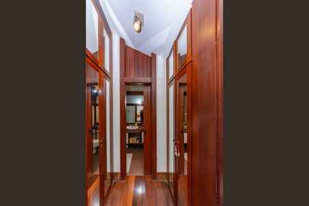 Casa à venda com 435m², 4 quartos e 4 vagasSuíte 2