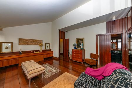 Casa à venda com 435m², 4 quartos e 4 vagasSuíte 1