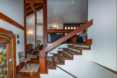 Casa à venda com 435m², 4 quartos e 4 vagasEscada