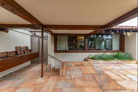 Casa à venda com 435m², 4 quartos e 4 vagasVaranda