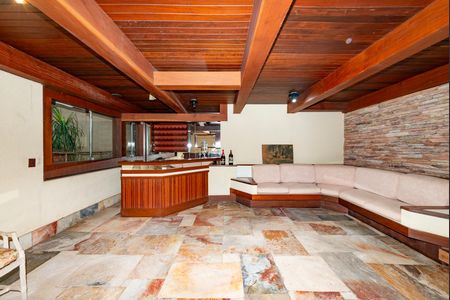 Casa à venda com 435m², 4 quartos e 4 vagas Adega