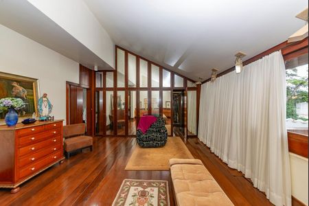 Casa à venda com 435m², 4 quartos e 4 vagasSuíte 1