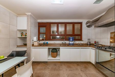 Casa à venda com 435m², 4 quartos e 4 vagasCozinha