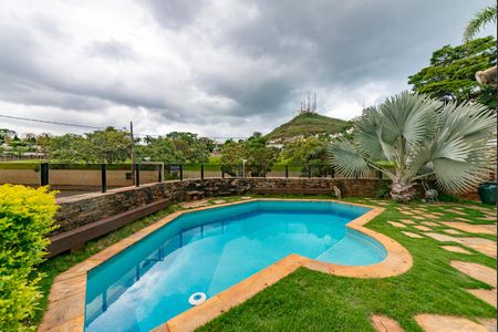 Casa à venda com 435m², 4 quartos e 4 vagasPiscina