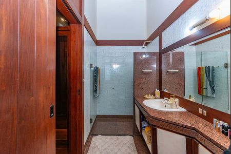 Casa à venda com 435m², 4 quartos e 4 vagasBanheiro da Suíte 2